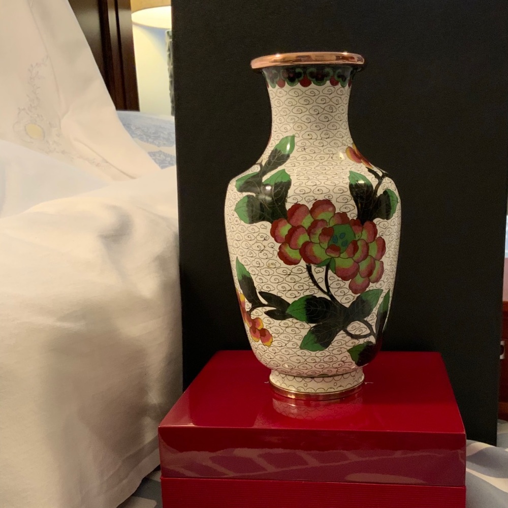 Chinese cloisonne copper vase with a lovely flora.
